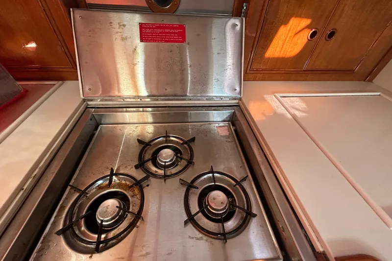 Pearl Yacht Photos Pics Stainless steel three-burner stove in a 1999 Eastbay 38 yacht kitchen.