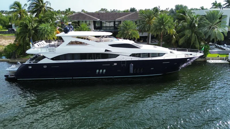 Blue Yacht Photos Pics 