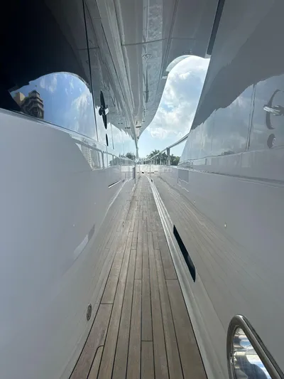 Blue Yacht Photos Pics 