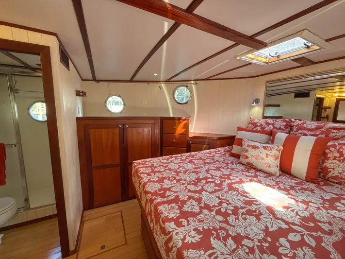 Little Lady Yacht Photos Pics Master to Port