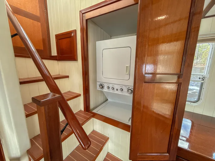 Little Lady Yacht Photos Pics Washer/Dryer