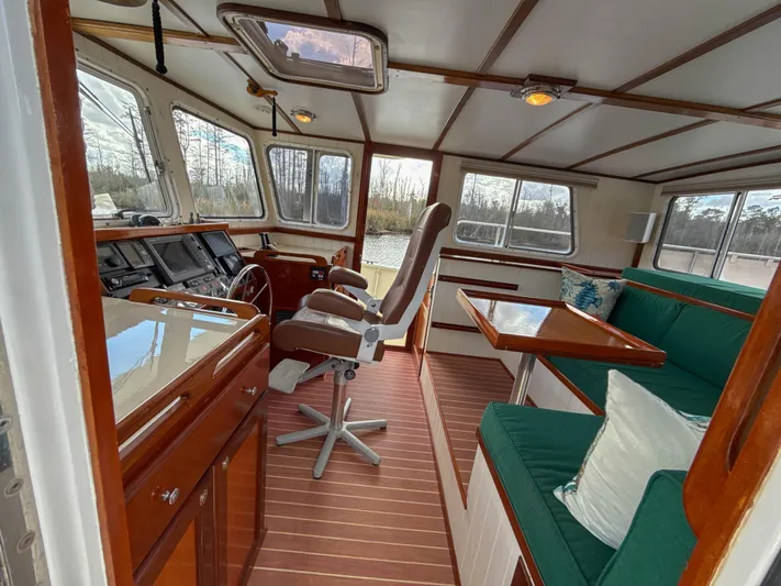 Little Lady Yacht Photos Pics Pilothouse Door Port