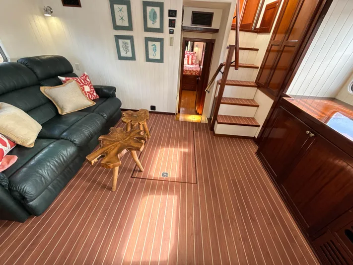 Little Lady Yacht Photos Pics Saloon