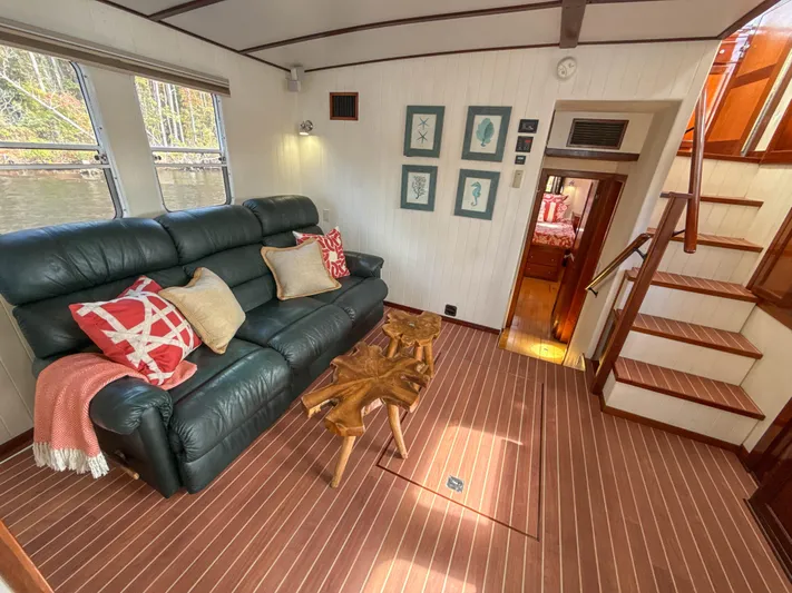 Little Lady Yacht Photos Pics Saloon