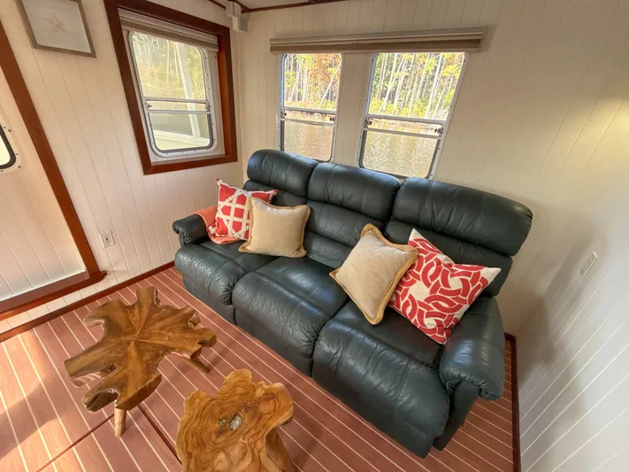 Little Lady Yacht Photos Pics Saloon