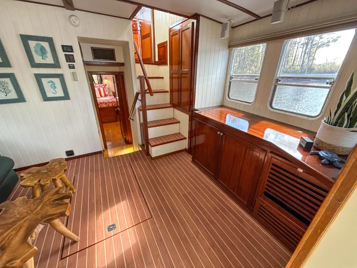 Little Lady Yacht Photos Pics Saloon