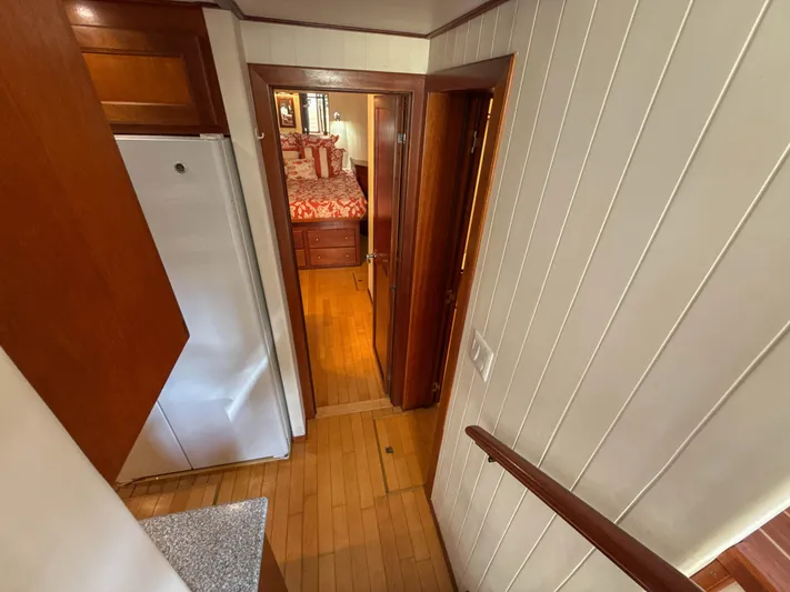Little Lady Yacht Photos Pics Companionway Down