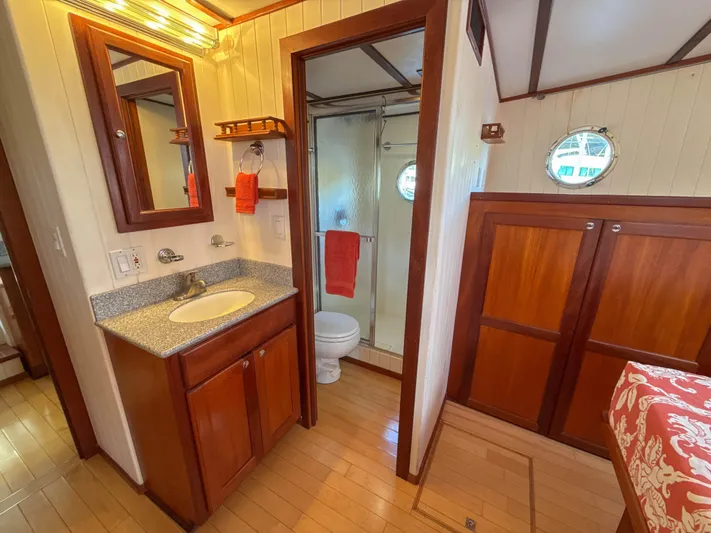 Little Lady Yacht Photos Pics Master Ensuite