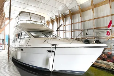 Bayliner 3788 Command Bridge Motoryacht