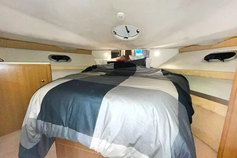Lucky Stars Yacht Photos Pics Cozy cabin interior of 2002 Bayliner 3788 Convertible Sedan with bed and storage.