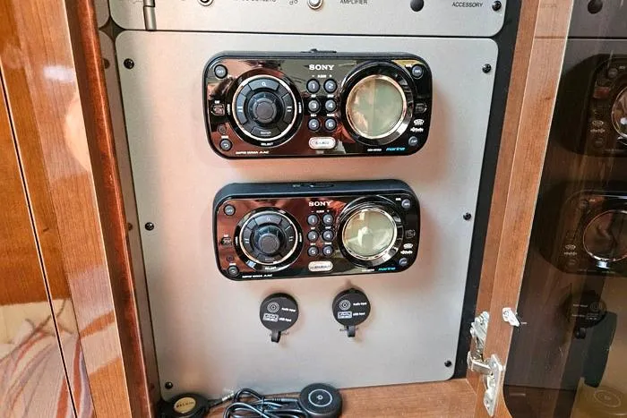  Yacht Photos Pics 2014 Four Winns V375 boat stereo system with dual Sony audio controls.