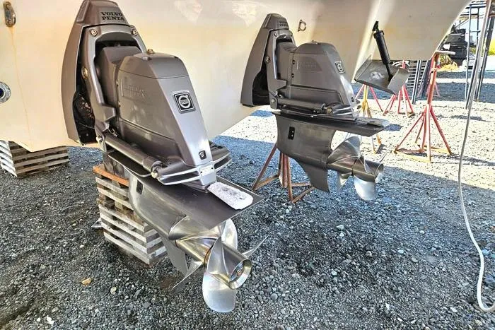  Yacht Photos Pics 2014 Four Winns V375 boat with dual Volvo Penta outdrives on display.