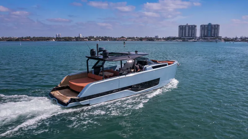 Bella Yacht Photos Pics 