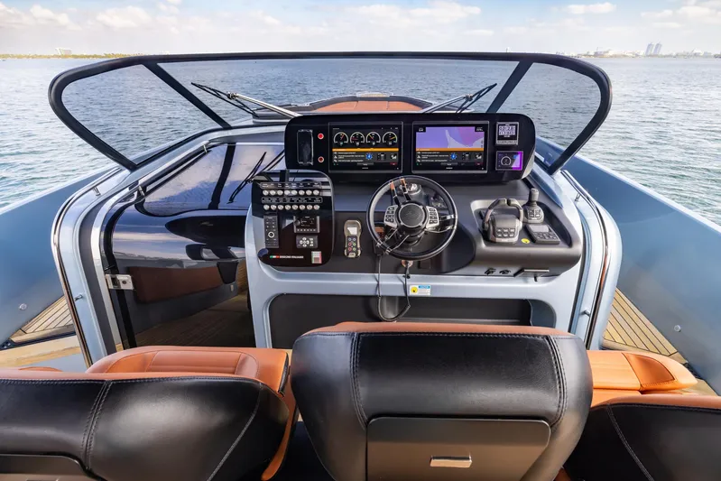 Bella Yacht Photos Pics 