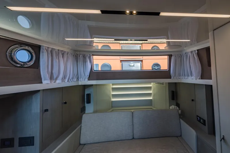 Bella Yacht Photos Pics 