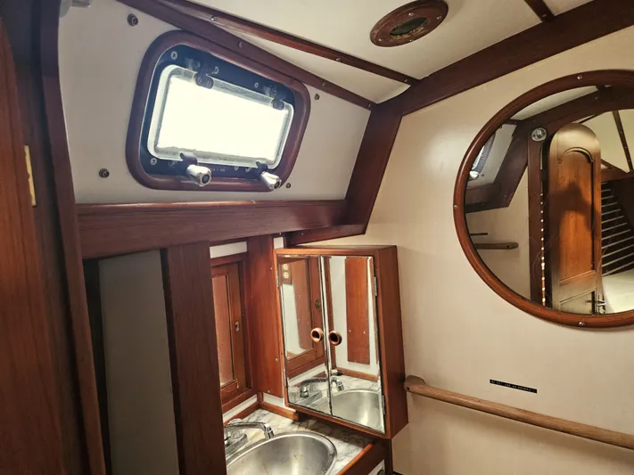 Voyager Yacht Photos Pics 