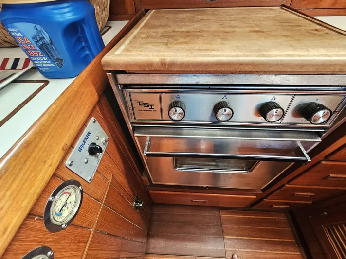 Voyager Yacht Photos Pics 