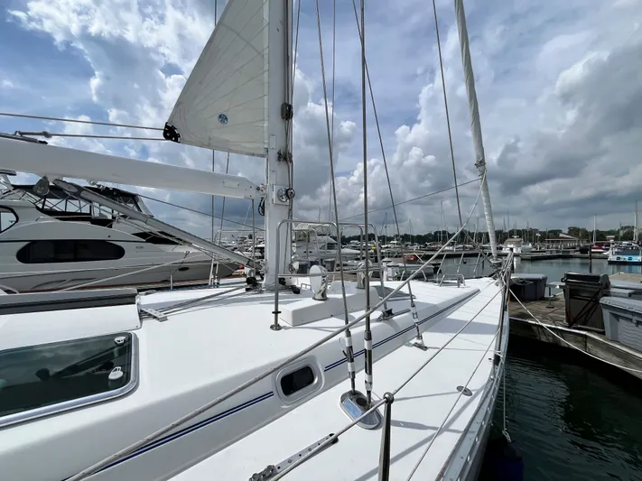 Lali Yacht Photos Pics Sailboat Beneteau Oceanis 510 CU, 1994 model, docked at marina under cloudy sky.