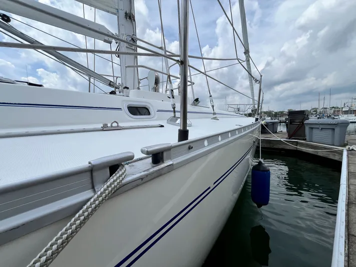 Lali Yacht Photos Pics 1994 Beneteau Oceanis 510 CU sailboat docked at marina under cloudy sky.