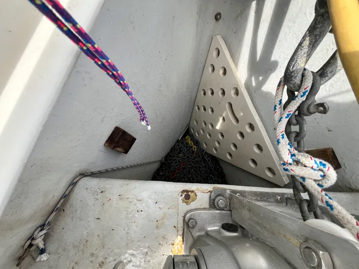 Lali Yacht Photos Pics Anchor locker of 1994 Beneteau Oceanis 510 CU with ropes and chain.