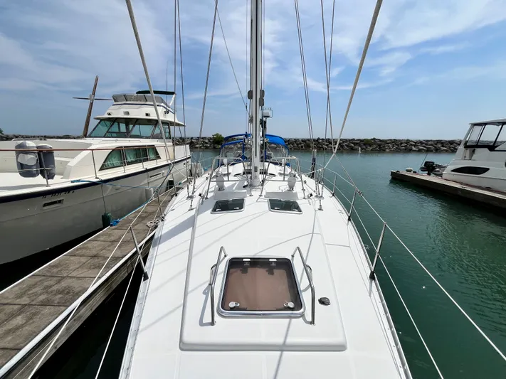 Lali Yacht Photos Pics 1994 Beneteau Oceanis 510 CU sailboat docked in a marina under a clear sky.