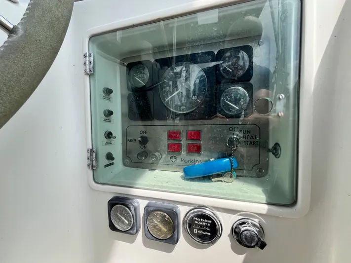 Lali Yacht Photos Pics Control panel of a 1994 Beneteau Oceanis 510 CU sailboat with gauges and switches.