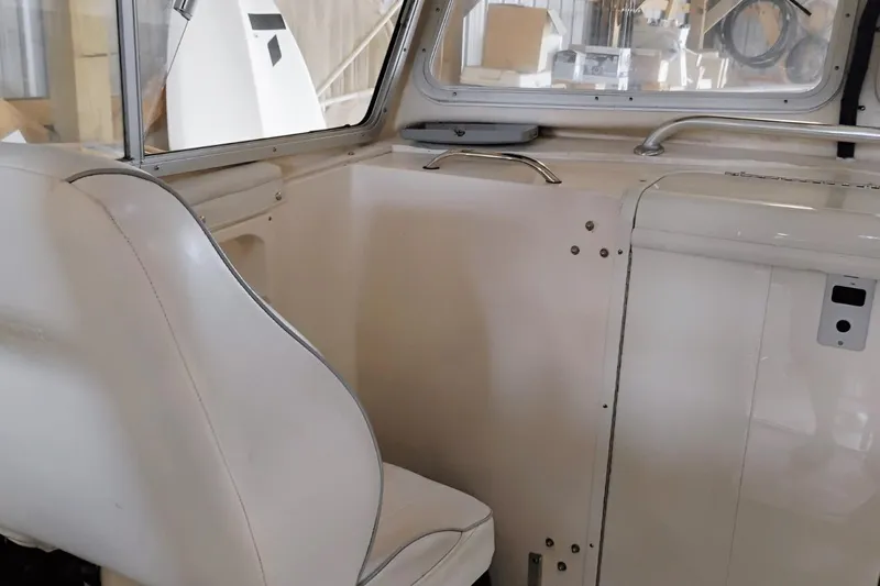  Yacht Photos Pics Interior of a 2009 McKee Craft 28 boat, featuring white seating and cabin details.