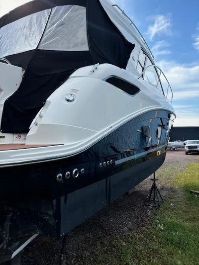  Yacht Photos Pics 2019 Sea Ray 350 Sundancer Coupe yacht on land, side view.