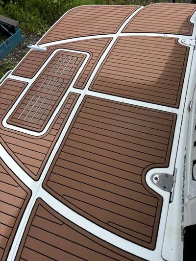  Yacht Photos Pics 2019 Sea Ray 350 Sundancer Coupe deck with brown and white pattern.