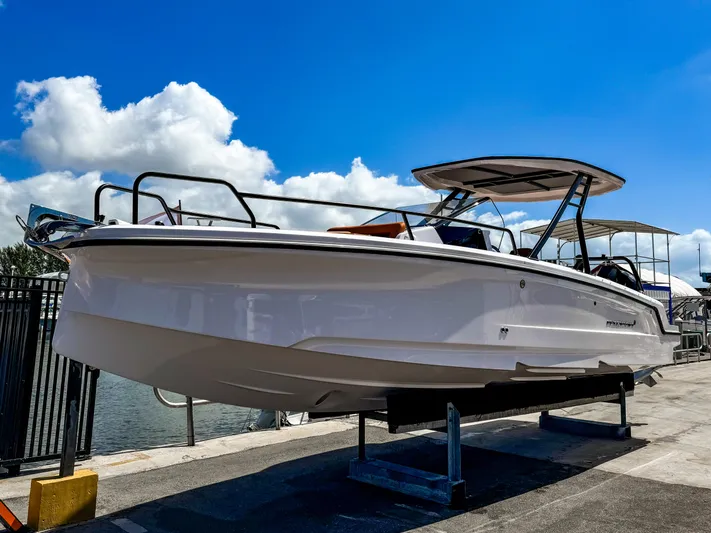  Yacht Photos Pics 2025 Axopar 25 Cross Top boat on display under a clear blue sky.