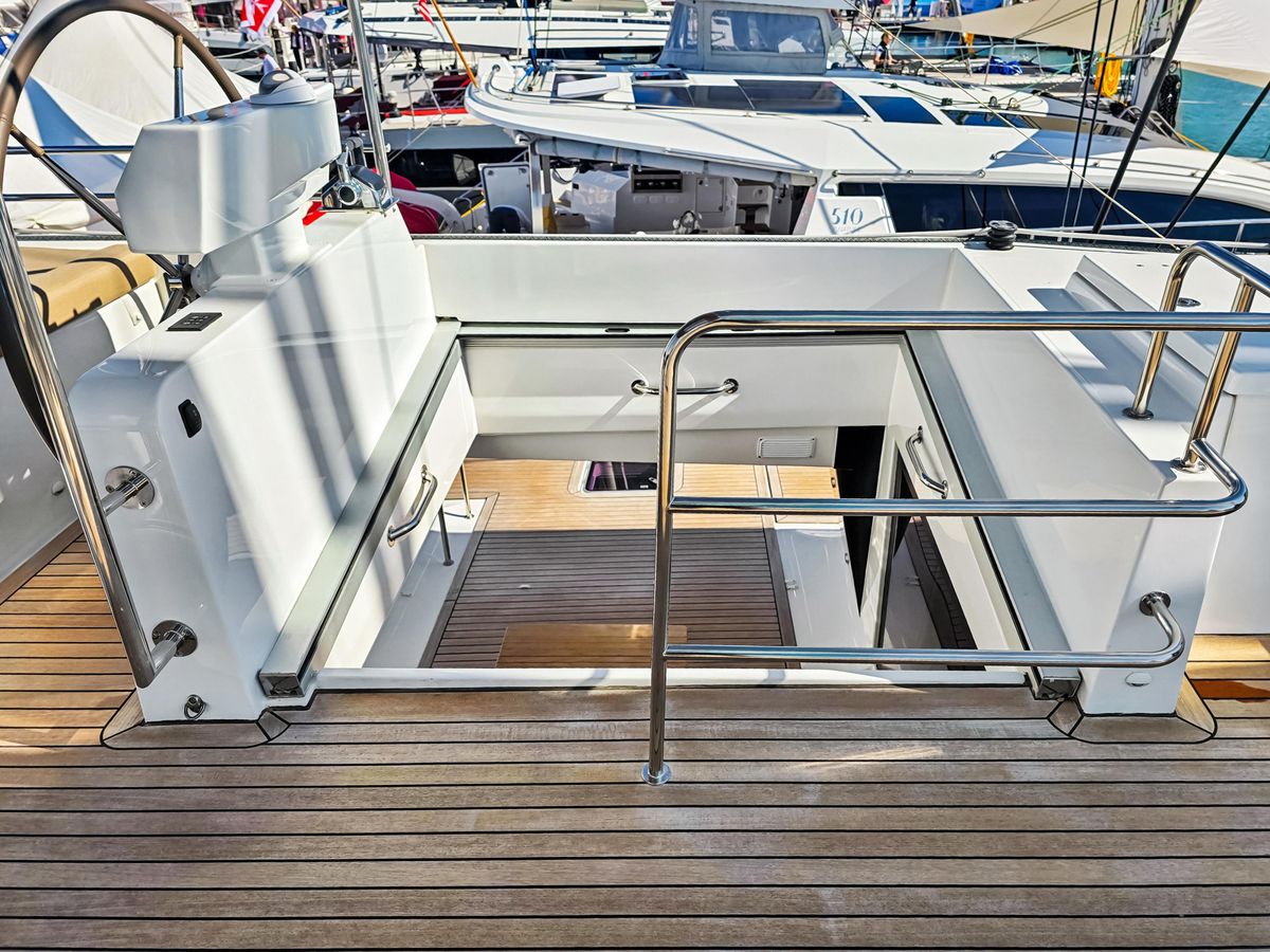 2012 Lagoon 62 