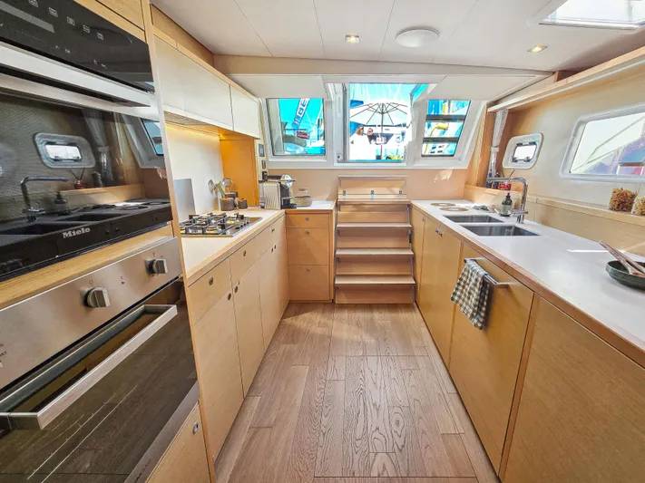 Firefly Yacht Photos Pics 