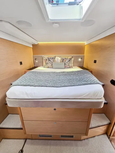 Firefly Yacht Photos Pics 