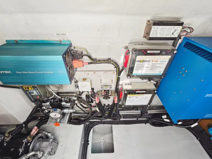 Firefly Yacht Photos Pics 