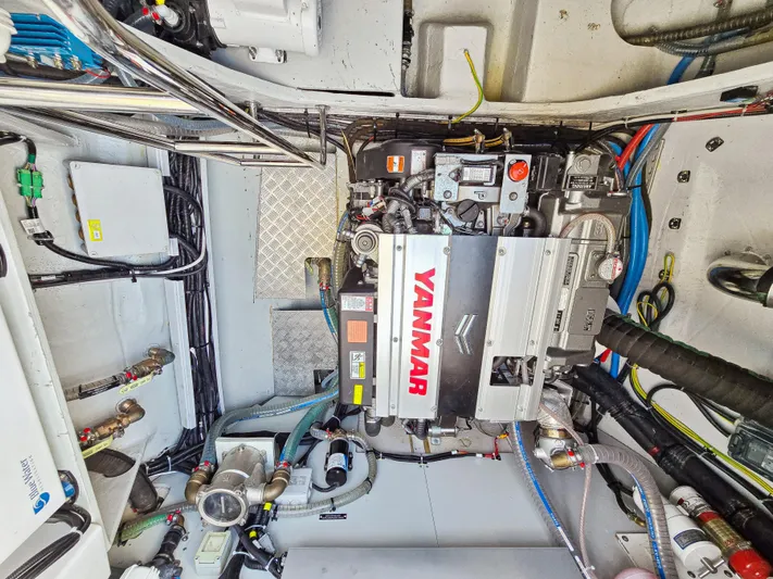 Firefly Yacht Photos Pics 