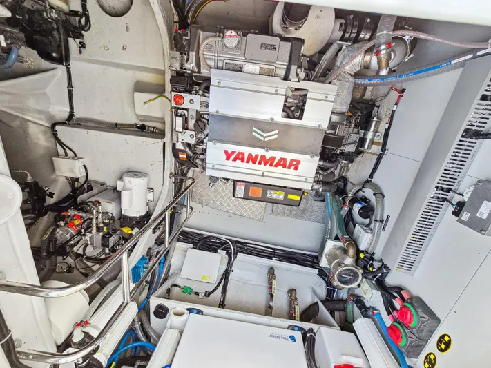 Firefly Yacht Photos Pics 