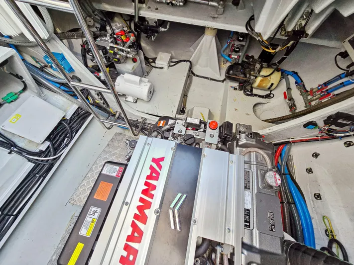 Firefly Yacht Photos Pics 