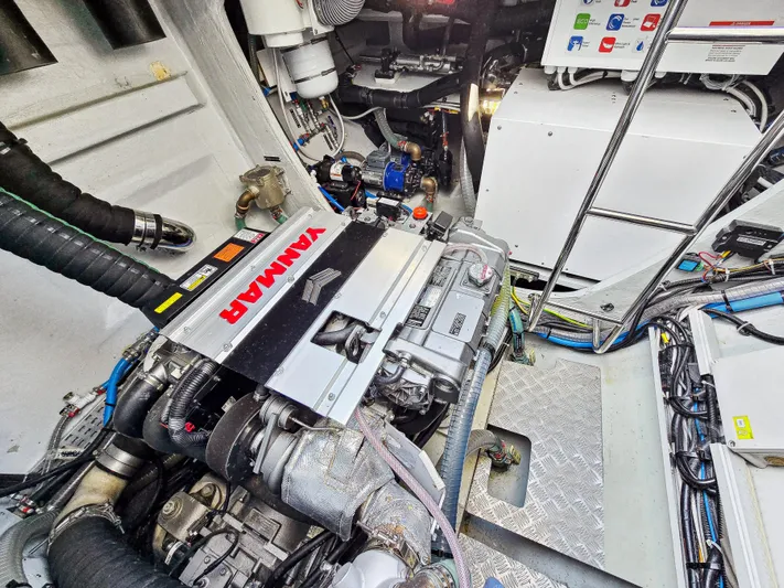 Firefly Yacht Photos Pics 