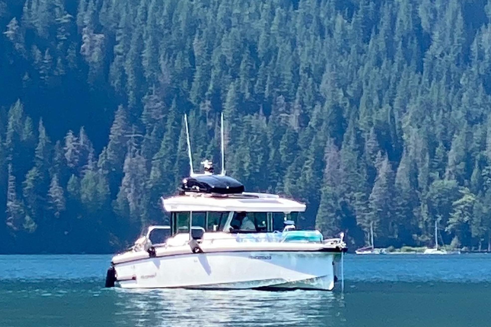 Axopar 37 XC Cross Cabin