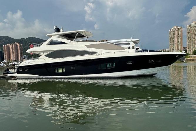 2011 Sunseeker 88 Yacht