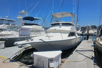 Tiara Yachts 3300 Flybridge