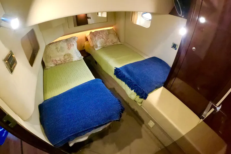  Yacht Photos Pics 2009 Sea Ray 44 Sedan Bridge cabin with twin beds, green bedding, and blue blankets.