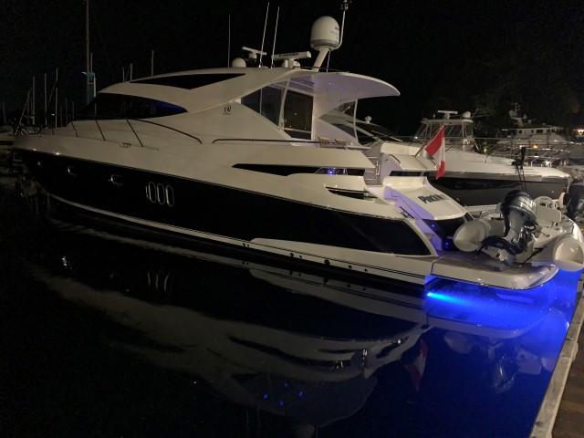 2013 Riviera 5800 Sport Yacht