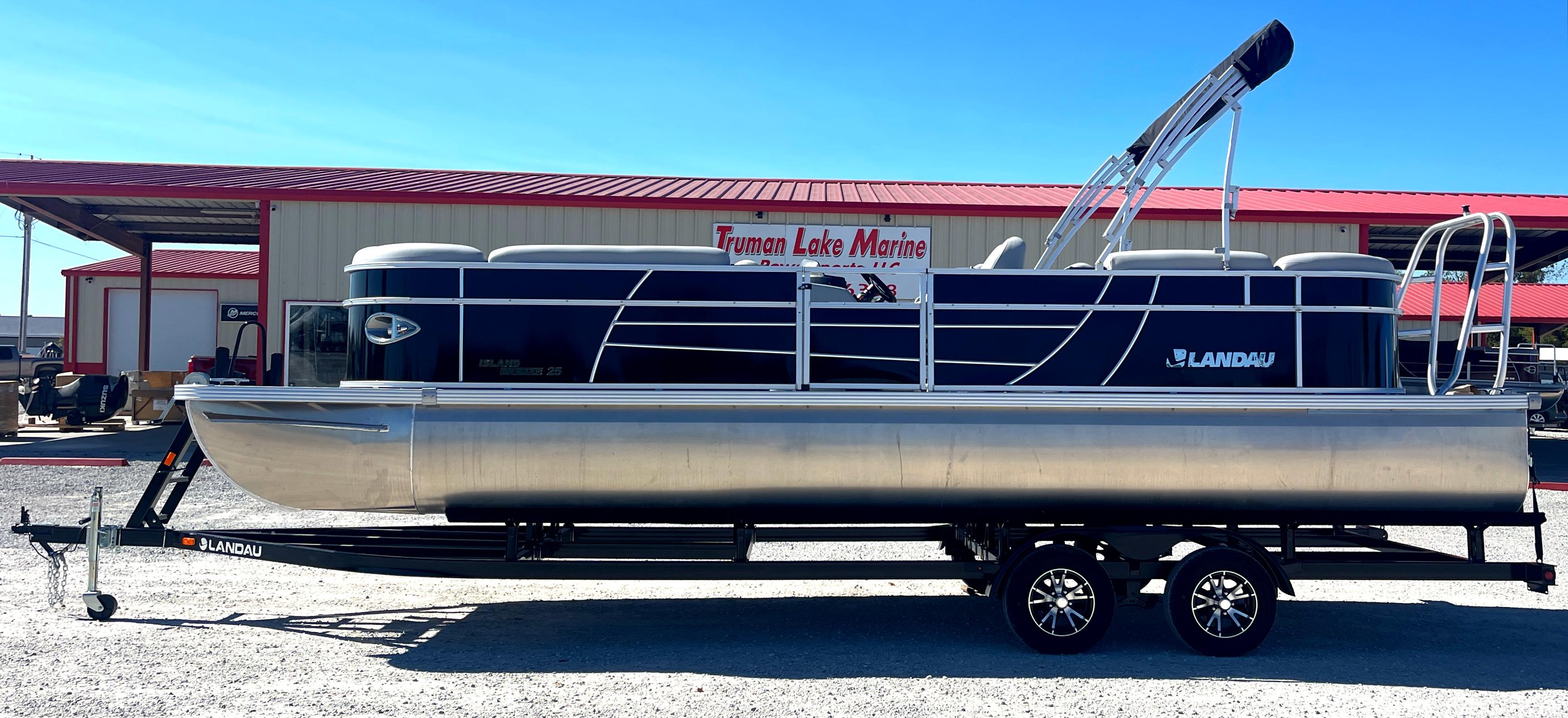 Landau Island Breeze 25 powered by a 225HP Suzuki Engine