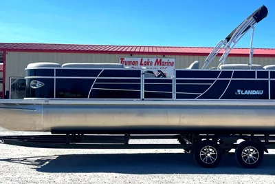 Landau Island Breeze 25 powered by a 225HP Suzuki Engine