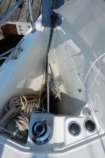 Milky Way Yacht Photos Pics 2004 Catalina 350 sailboat anchor locker with ropes and winch.
