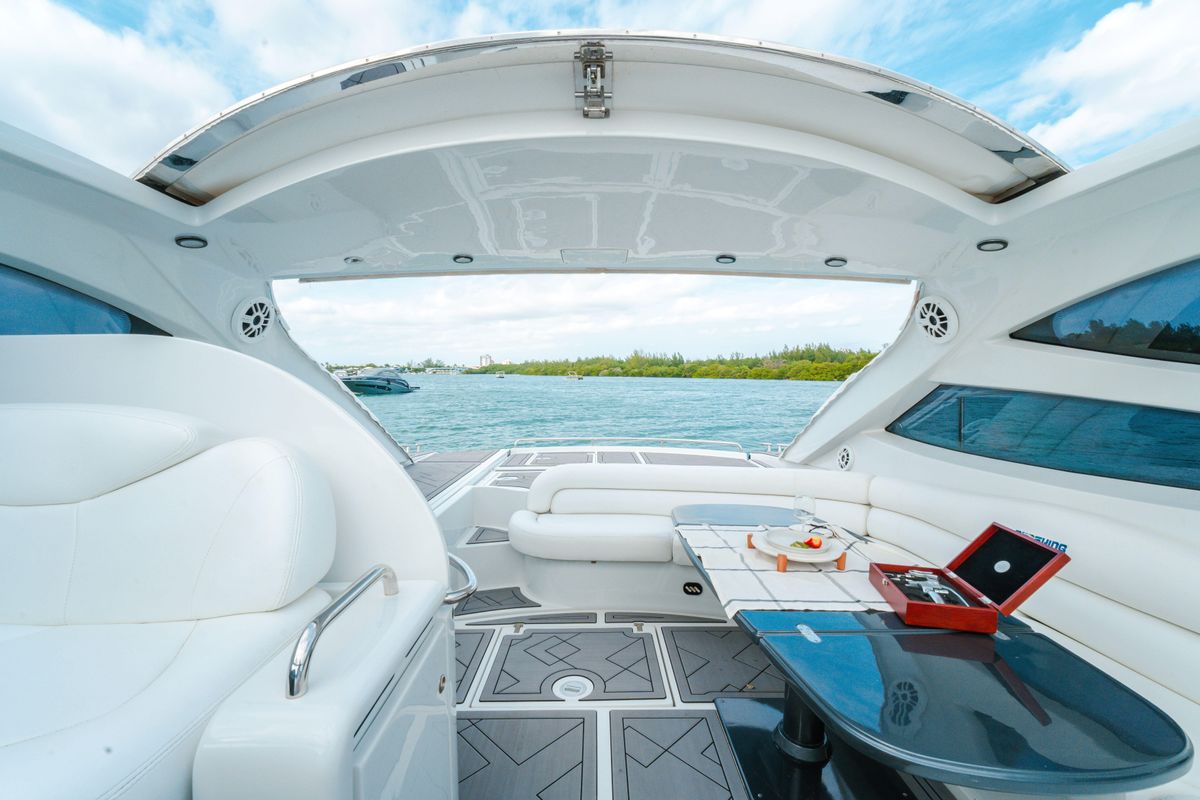2003 Pershing 52 