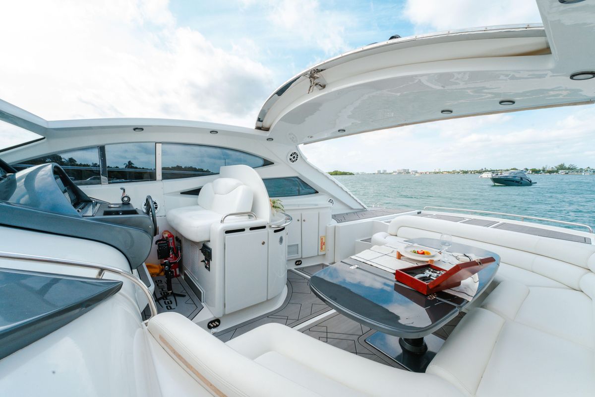 2003 Pershing 52 