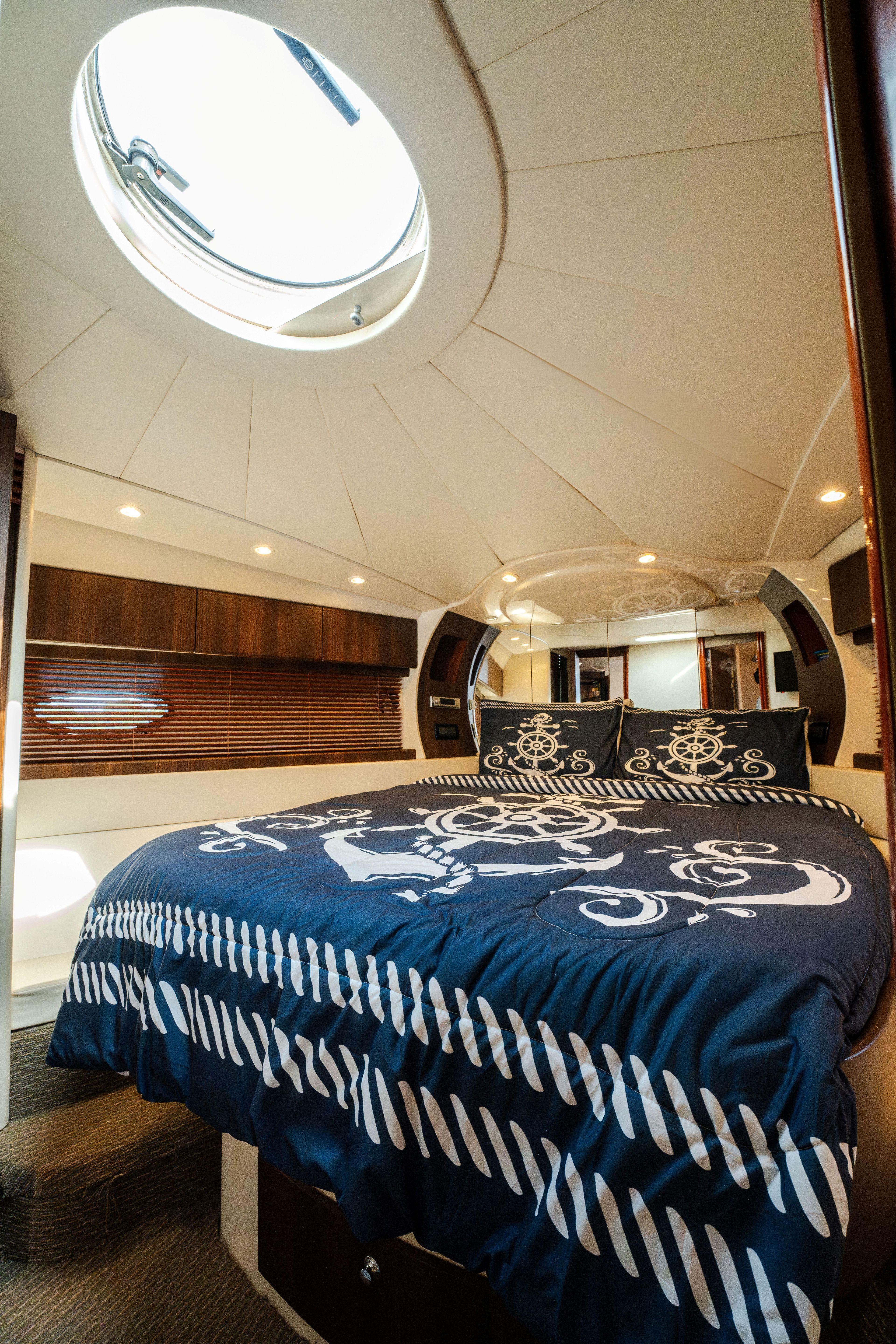 2003 Pershing 52 