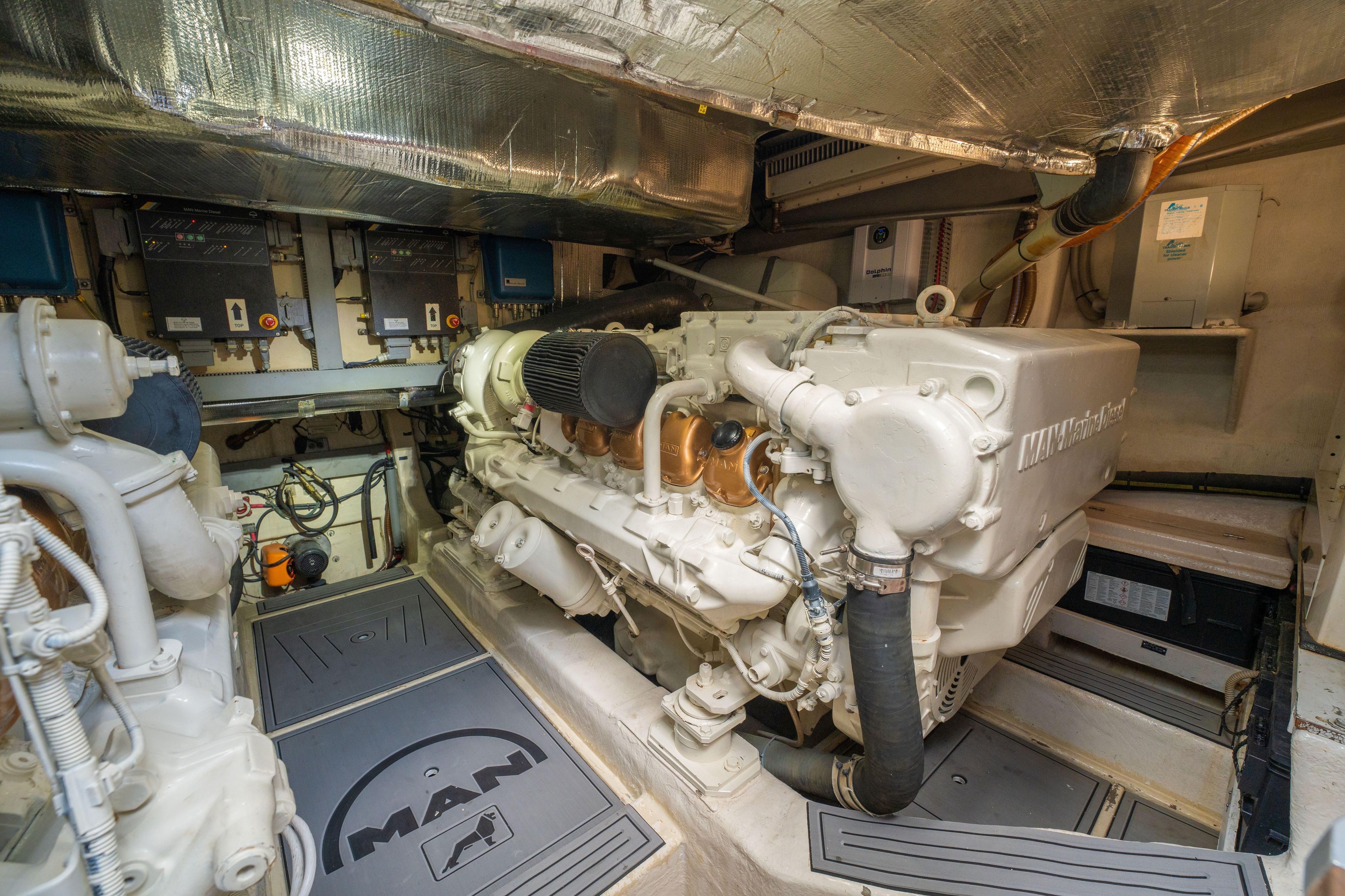 2003 Pershing 52 